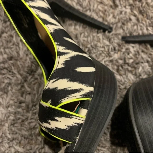 Women’s Fergalicous Heels - Picture 4 of 8